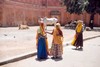 Women in typical Rajastan dresses. Photo: JD.